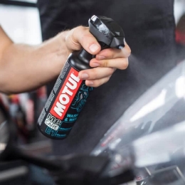 Čistilo za suho čiščenje MOTUL E1 WASH&WAX, 400ml